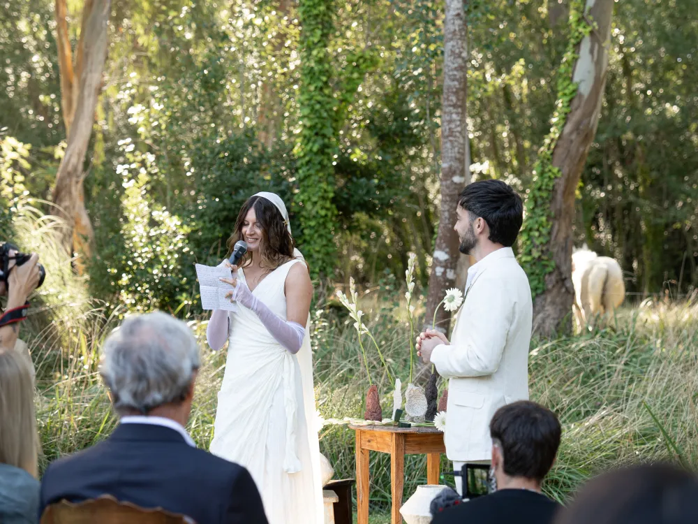 Ceremonia de casamiento en el bosque