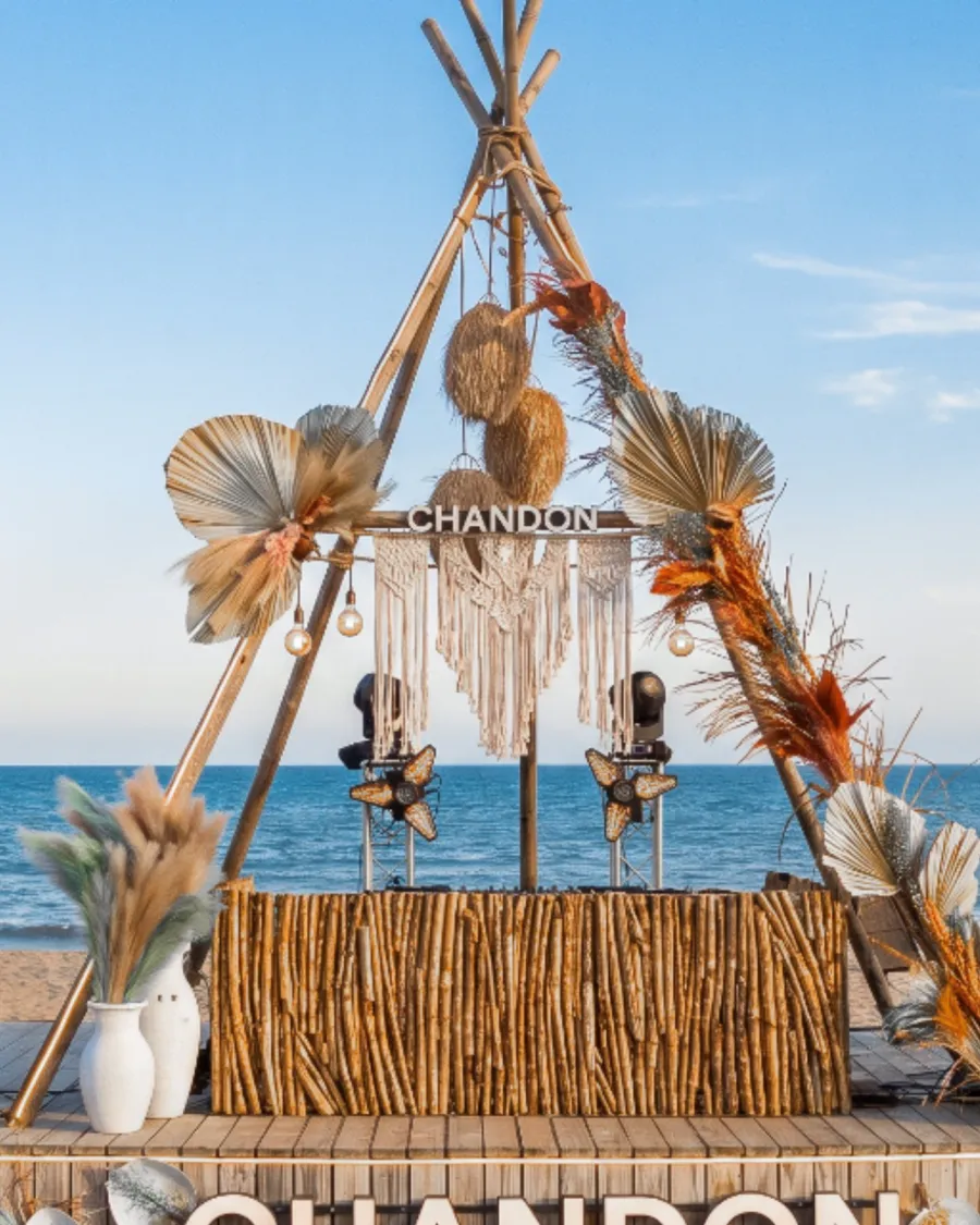 Escenario de Chandon en la playa